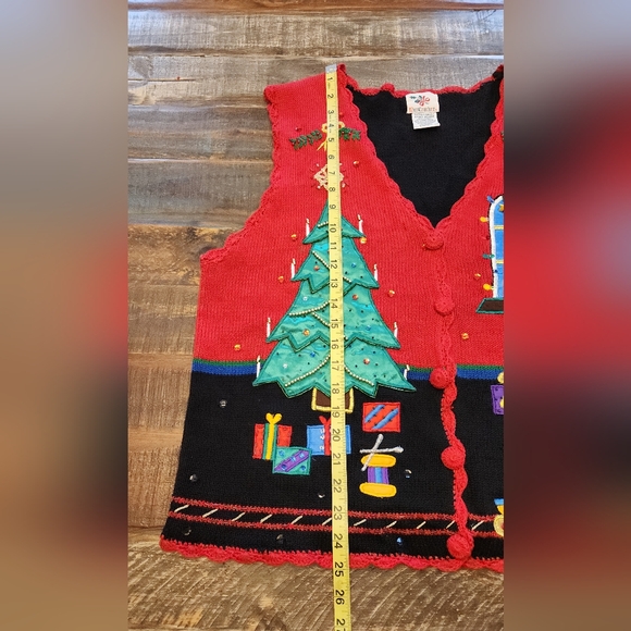 Festive Vintage Red Christmas Cardigan with Tree and Train Design - Picture 7 of 8